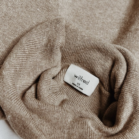 Aritzia Wilfred Rebecca Turtleneck - Picture 8 of 14